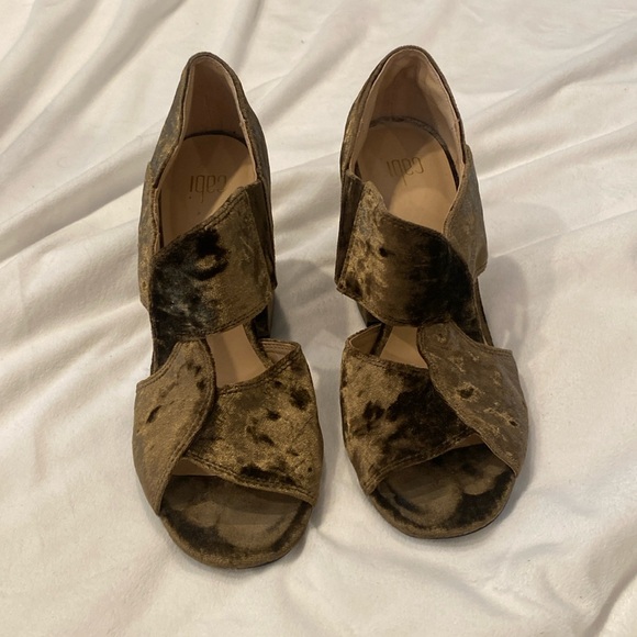 Cabi Green Crushed Velvet Heels (Size 7 1/2) - Picture 1 of 3